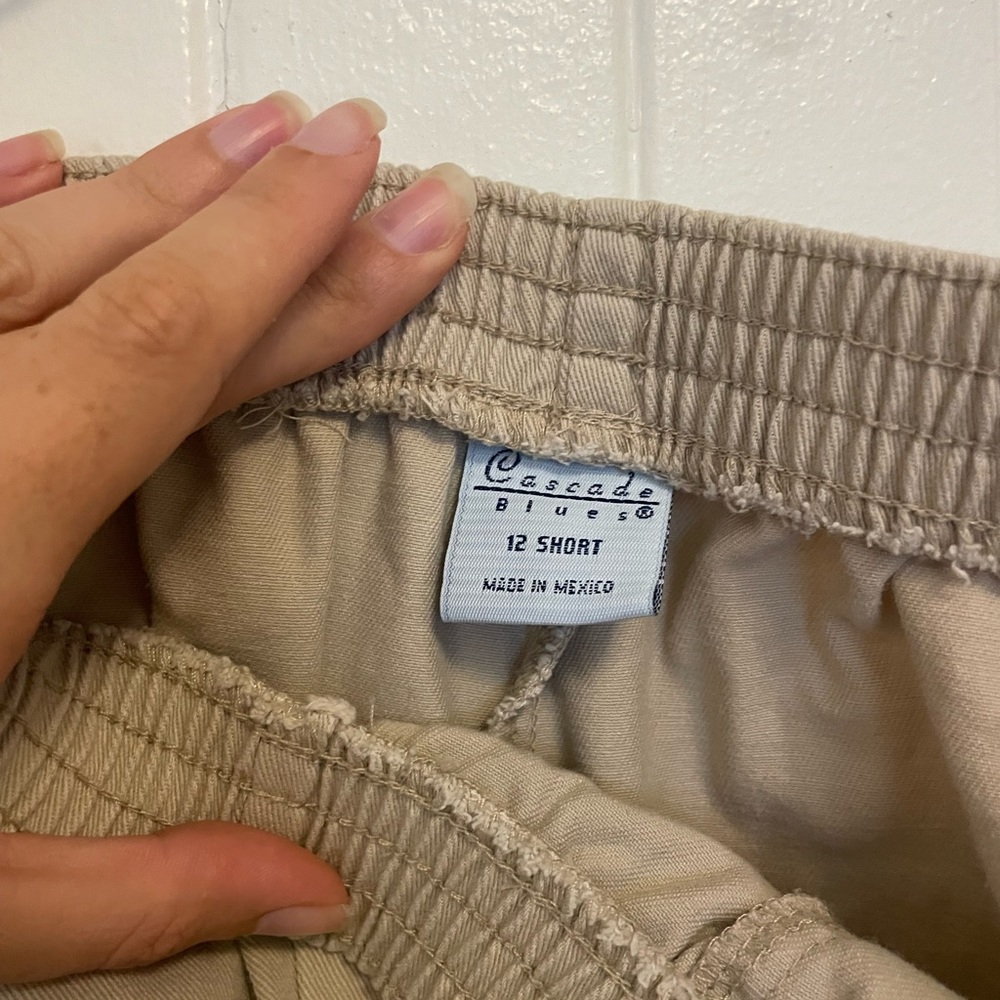 Tan pants - Picture 2 of 3